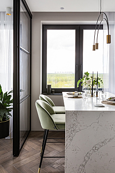 Intérieur élégant d'un appartement de St-Pétersbourg