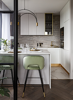 Intérieur élégant d'un appartement de St-Pétersbourg