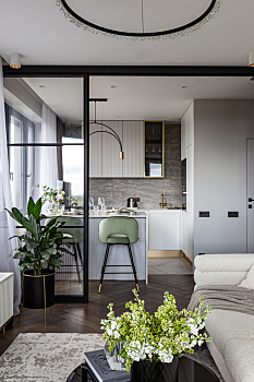 Intérieur élégant d'un appartement de St-Pétersbourg