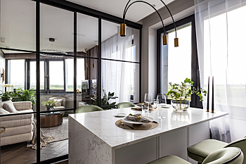 Intérieur élégant d'un appartement de St-Pétersbourg